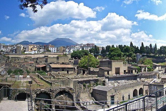 Pompeii & Herculaneum Day Trip from Naples with Lunch - Lunch Included: Where a Simple Meal Actually Matters