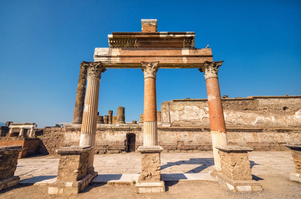 Pompeii: Private Tour with an Archaeologist - The first stretch: Porta Marina and the Temple area