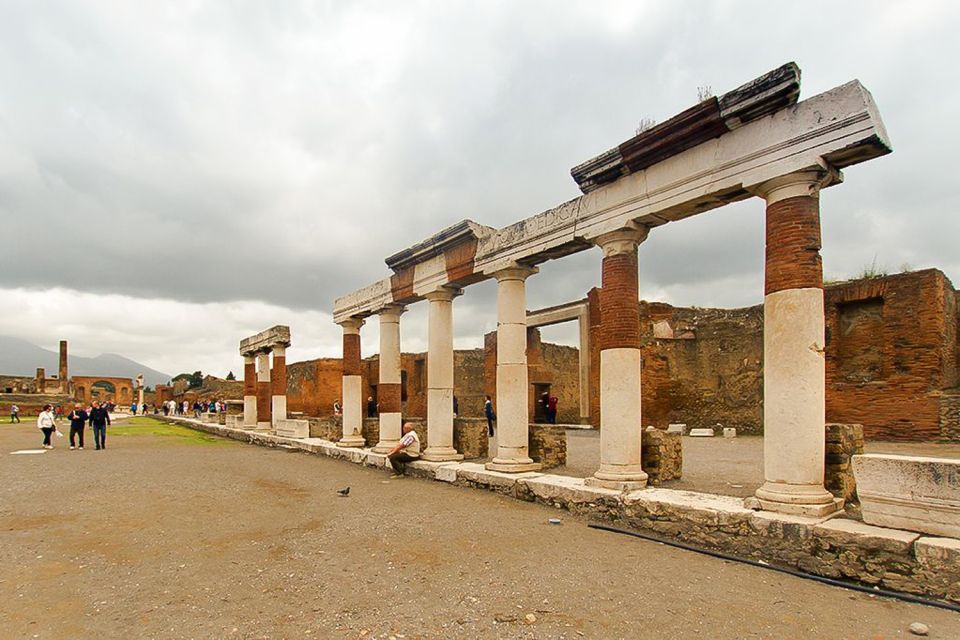 Pompeii: Skip-the-Line Guided Tour with Expert Archaeologist - Baths, Villas, and Shops: Where Ordinary Life Shows Up