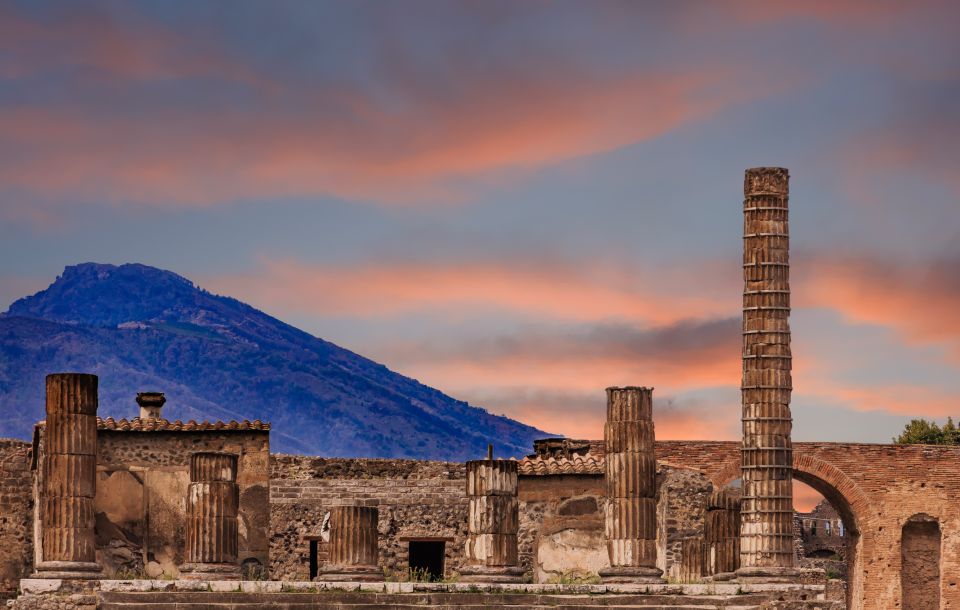 Pompeii: Skip-the-line-Ticket and Guided Tour - Frescoes and mosaics: how the guide makes the art readable