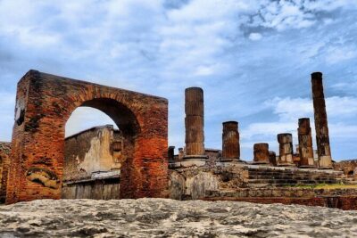 Pompeii: Skip the line ticket (art) + audioguide + map - The Audioguide Device: Number Prompts, Hands-Free Use, and Headphone Reality