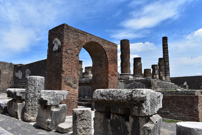 Pompeii Skip-the-line Tour with Archaeologist Guide - Theater and baths: Roman entertainment and the gossip network