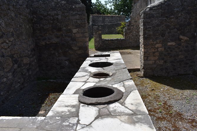 Pompeii Skip-the-line Tour with Archaeologist Guide - Shops, streets, and the “what would I buy here?” effect