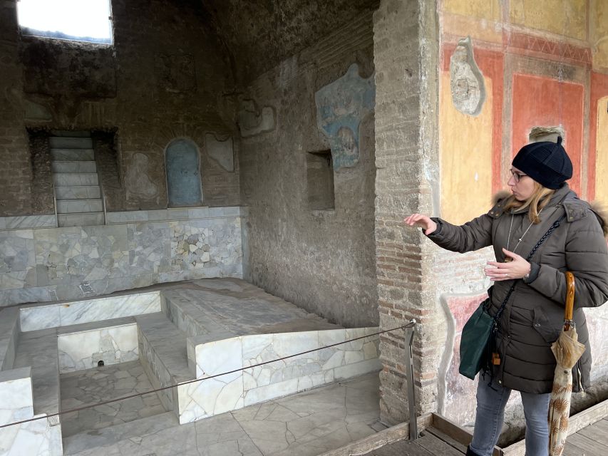 Pompeii: Small-Group Guided Tour with Skip-the-Line Ticket - Meeting at Piazza Immacolata: find the sign fast