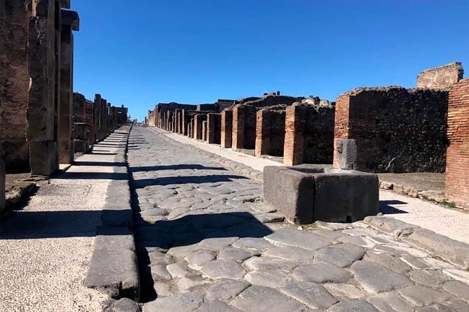 Pompeii small group tour with skip-the-line entrance included - Practical tips to get the most from your 2 hours