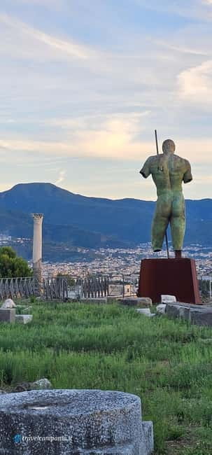Pompeii: Tour with Archaeologist Guide & Skip-the-Line Entry - Skip-the-line entry and the Welcome box meet-up: your first wins