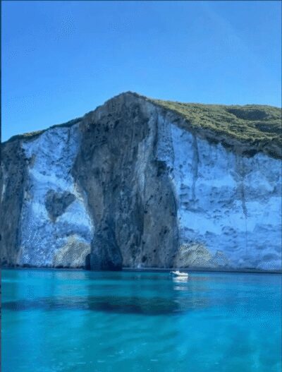 Ponza/Palmarola boat tour with lunch on board - Swimming stops: how Palmarola and Ponza split your day