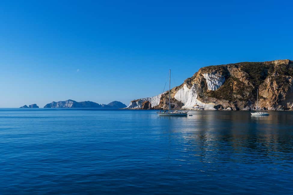 Ponza: Palmarola & Ponza Island Cruise with Swimming & Lunch - Meeting at Molo Musco: What the Start Feels Like