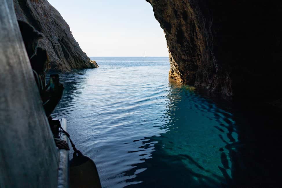 Ponza: Palmarola & Ponza Island Cruise with Swimming & Lunch - Palmarola Swimming: O’ Francese Beach and Crystal Stops