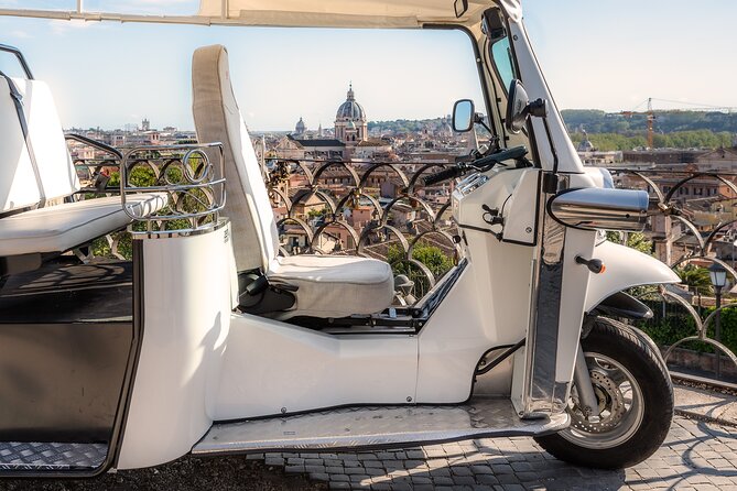Private: 3 hours ETuk Tour in Rome - Piazza Venezia to Trevi Fountain: a coin ritual with real-world timing