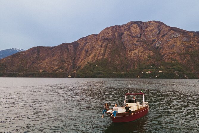 Private Boat Tour on Italian Gozzo on Lake Como - Bellagio: Cobblestones, Villa Serbelloni Gardens, and the Navigation Instruments Museum