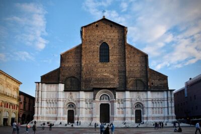Private Bologna Food & Market Tour with 6 Tastings & Wine - Meeting at Via Zamboni and finishing in Piazza Santo Stefano