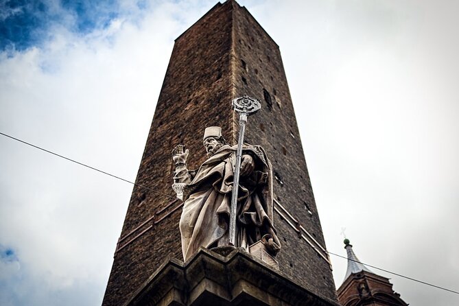 Private Bologna Food & Market Tour with 6 Tastings & Wine - Stop 3: Basilica di San Petronio—big landmark, quick visit