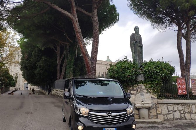 Private Departure Transfer: Hotel to Rome Fiumicino Airport - The Ride Itself: Comfort, Space for Up to Eight, and a Calm Start