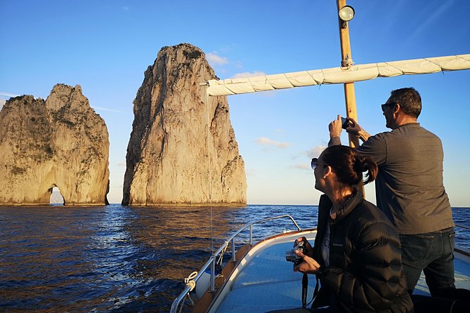 Private Island of Capri by Boat - Meeting at Piazza Angelo Ferraro: the fastest way to start smoothly
