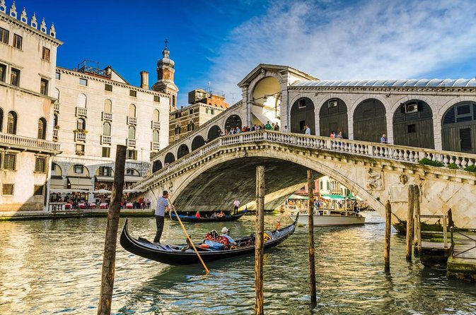 Private Photo Shoot in Venice with Gondola Ride Included - Meeting at St. Mark’s Square (and getting your shoot plan fast)