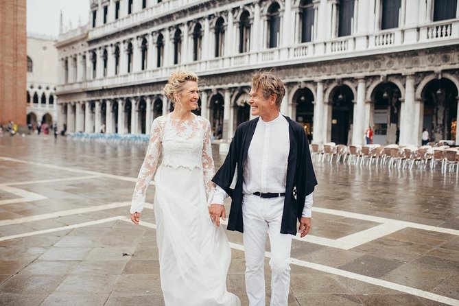 Private Photo Shoot in Venice with Gondola Ride Included - Basilica di Santa Maria della Salute and Teatro La Fenice for Variety