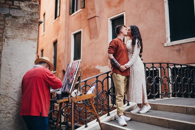 Private Photo Shoot in Venice with Gondola Ride Included - Canal Grande and the Gondola Switch: From Streetlight to Waterlight