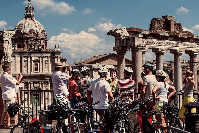 Private Rome City Bike Tour with quality Cannondale EBike - Piazza Venezia: Trajan’s Column, Vittoriano, and Palazzo Venezia in minutes