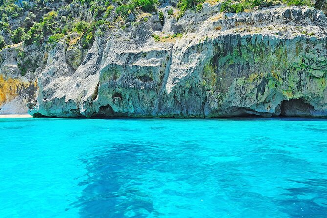 Private Tour: Amalfi Coast to Capri Cruise - Amalfi Coast cruising: Li Galli and the water-level view advantage