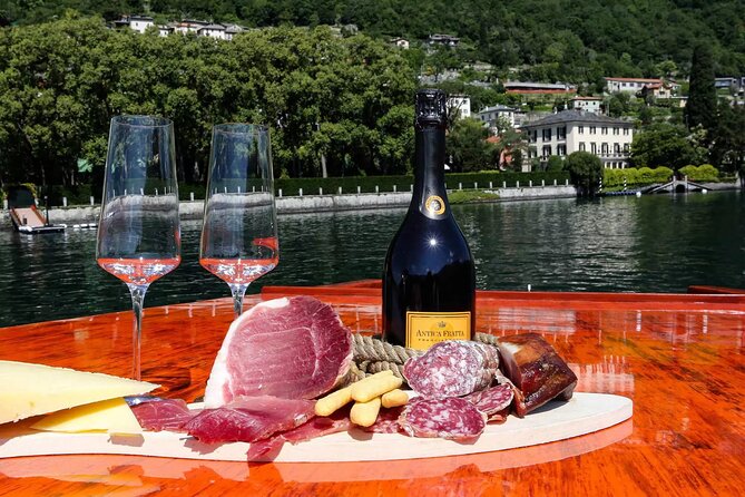Private Tour by Classic Wooden Boat on Lake Como - Prosecco, Bluetooth Sound, and Winter Comfort Details