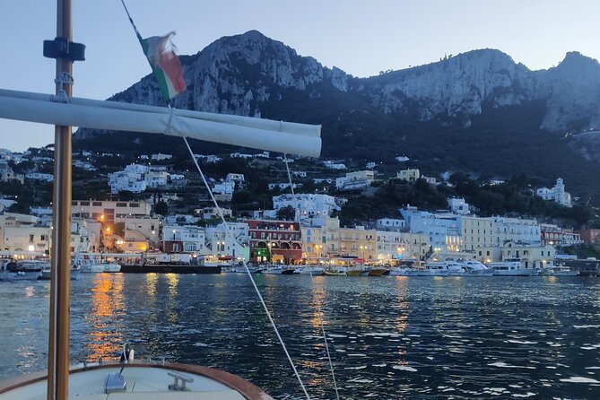 Private tour in a typical Capri boat - Price and value for a private group up to 5