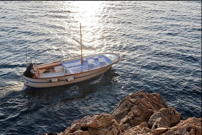 Private tour in a typical Capri boat - Who should book this private Capri boat tour