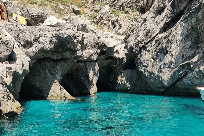 Private tour in a typical Capri boat - Weather, grottos, and what could change on the day
