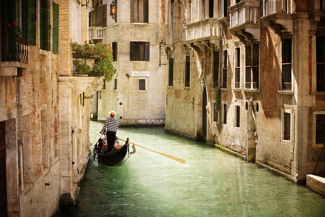 Private Tour: Venice Gondola Ride with Serenade - The Back-Canals After the Main Sights