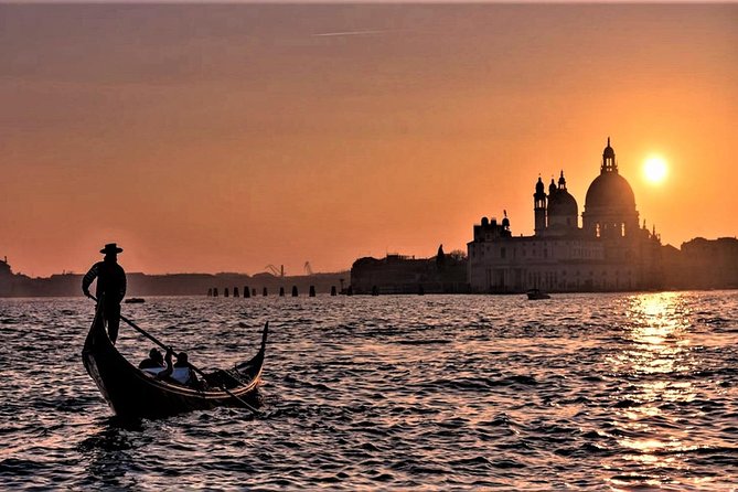 Private Tour: Venice Gondola Ride with Serenade - How the Private Setup Works (2–3 People on a Gondola)