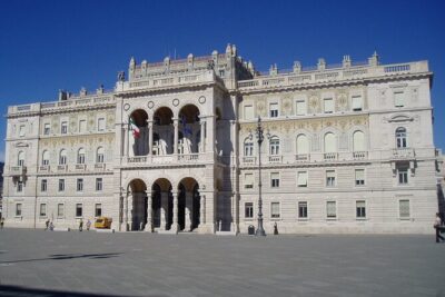 Private Trieste Sightseeing Tour - Richard’s Arch and the Roman Theatre: quick stops with big payoff