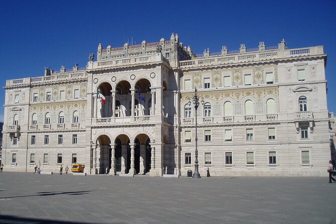 Private Trieste Sightseeing Tour - Richard’s Arch and the Roman Theatre: quick stops with big payoff