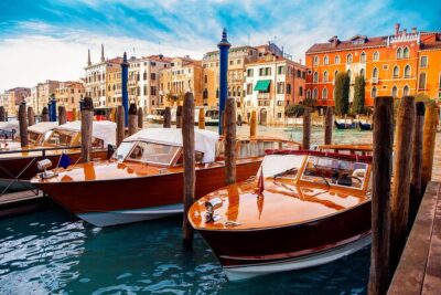 Private Venice 2 hrs Tour: Boat & Walking Tour with food tasting - The Grand Canal leg: iconic views with context you can use