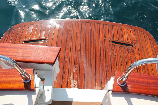 Procida Island Tour by Boat 2h 15m with Swimming and Underwater Photos - Stop 1: Palazzo D’Avalos Off Terra Murata (Sea Views + Swim Chance)
