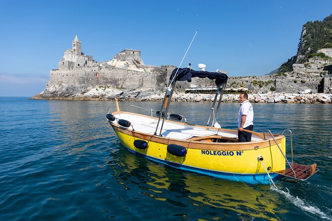 Relaxing Boat Tour with Aperitif in Cinque Terre - Vernazza: that sea-and-rock look you came for