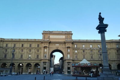 Renaissance & Medieval Florence Guided Walking Tour plus mobile App - Basilica di San Lorenzo and the Brunelleschi Cloister Reset