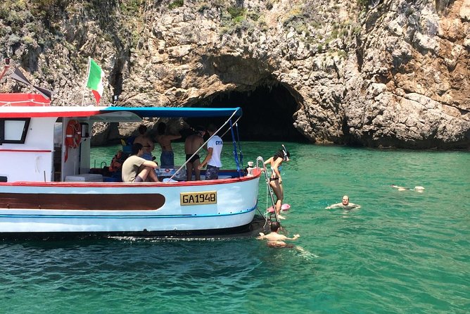 "Riviera di Ulisse" tour from Sperlonga to Gaeta - Stop 2: Grotta di Tiberio sightings from the sea, then the Blue Grotto swim