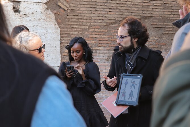Roma: Colosseum, Forum, and Palatine Hill Local Guided Tour - Roman Forum and Via Sacra: the center of political life