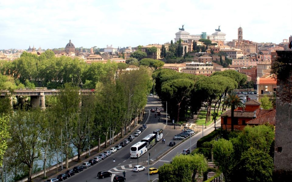 Rome: 3-Hour Panoramic Luxury Golf Cart Tour - Meeting next to the Colosseum and settling into the carts
