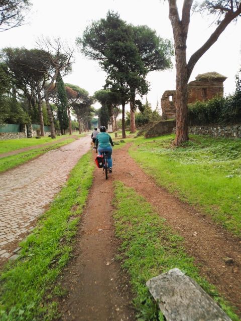 Rome: Appian Way & Catacomb Sunset E-bike Tour with Aperitif - Caffarella Park break and the open-air aperitif stop