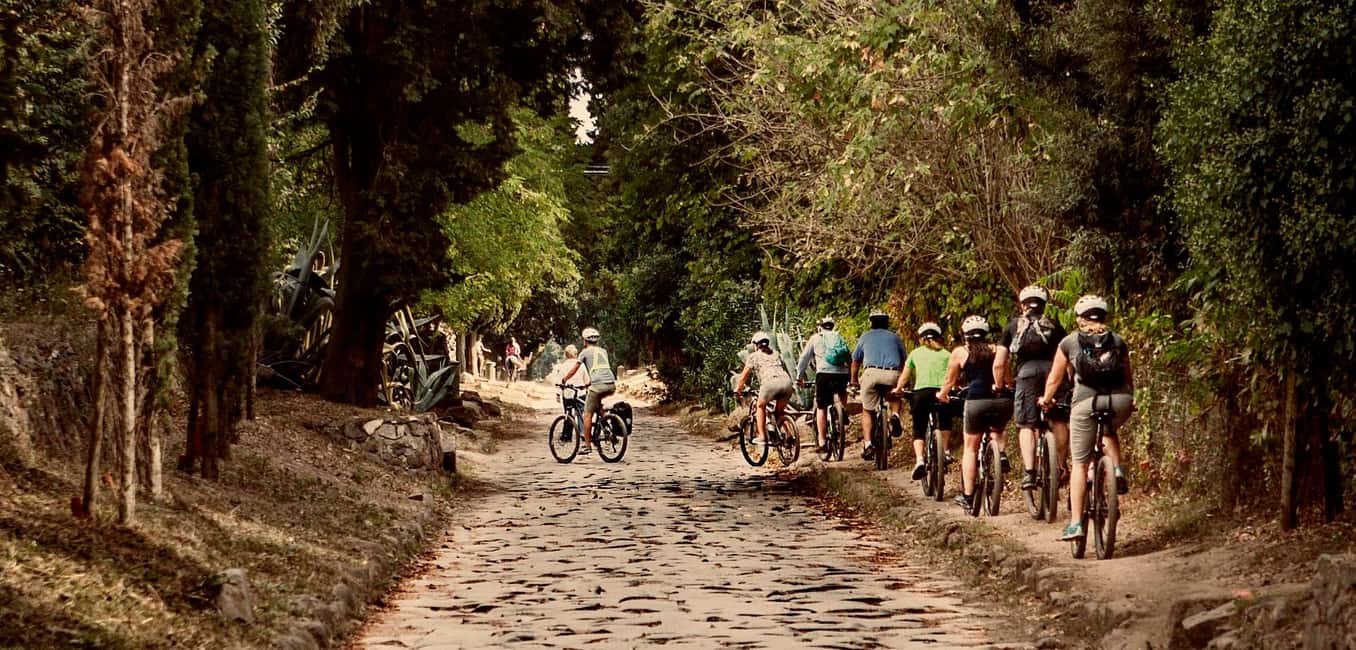 Rome: Appian Way & Roman Aqueducts Guided E-Bike Tour - Via Labicana 49 to the Aurelian Walls: getting into Rome’s edge zone fast
