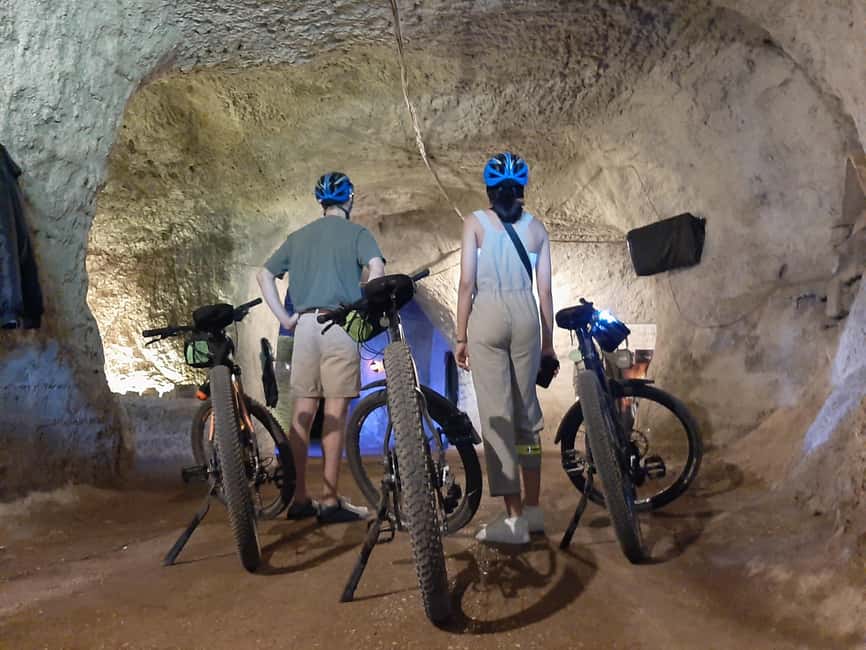 Rome: Appian Way Underground Catacombs Bike Tour with Lunch - Meeting at Via dei SS. Quattro: get oriented fast