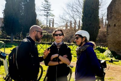 Rome: Appian Way Underground Catacombs Bike Tour with Lunch - Porta San Sebastiano and the Aurelian Walls: the Roman edge of the city