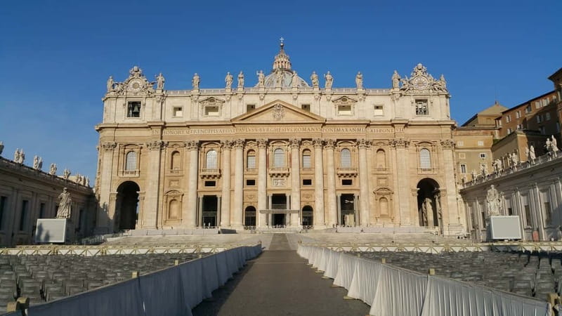 Rome: Audience Pope Leo XIV with guided tour - St. Peter’s Square: what to look for while you’re walking