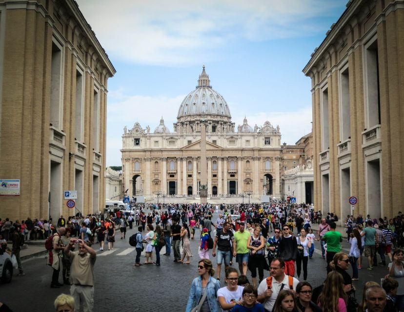 Rome: Audience Pope Leo XIV with guided tour - The audience moment: listening, then receiving the blessing