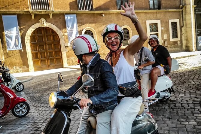 Rome by Vespa: Classic Rome Tour with Pick up - Rome in 3 Hours on a Classic Vespa: the Fast-Scenic Combo