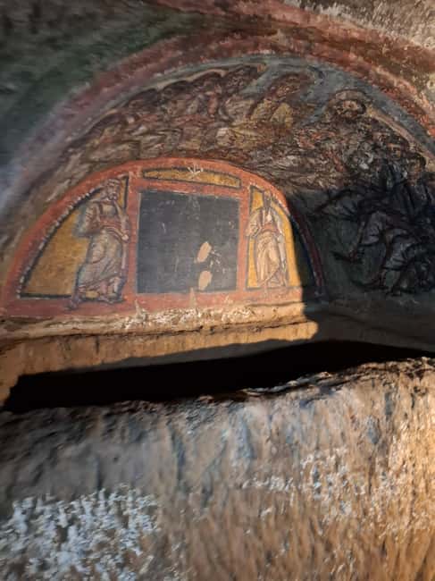 Rome: Catacombs Skip-the-Line Tour with Tickets - Inside the catacombs: scale, tombs, and what to watch for