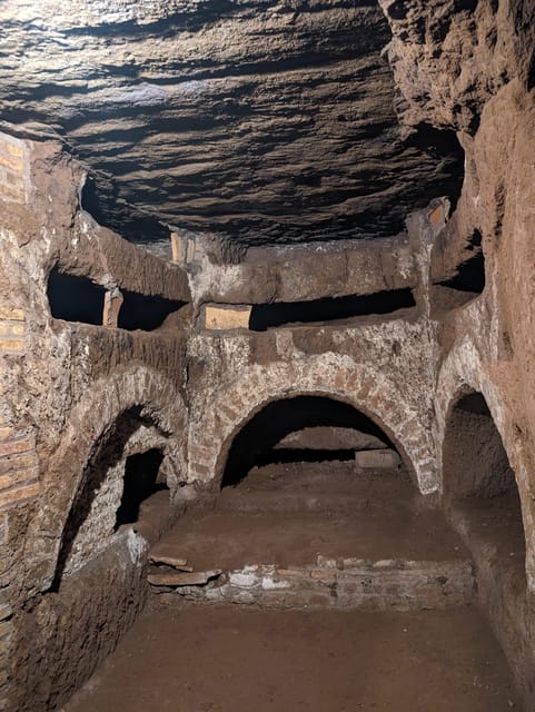 Rome: Catacombs Skip-the-Line Tour with Tickets - The Roman-to-Christian transition: persecution and burial rites