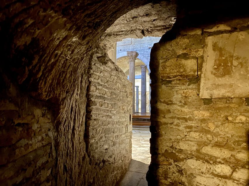 Rome: Catacombs & St Clement's Underground Semi-Private Tour - Coming back up: 4th-century basilica and martyr-house storytelling