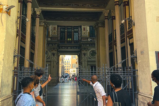 Rome City, Pantheon, and Trevi Fountain Walking Tour - Trevi Fountain: What You Notice When the Guide Sets the Scene